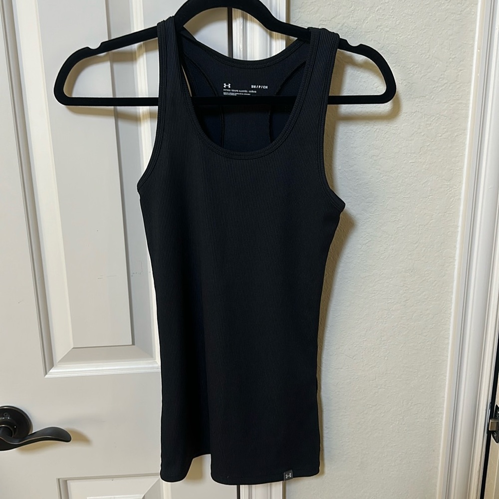 Under Armour fitted black heat gear tank top (size small)